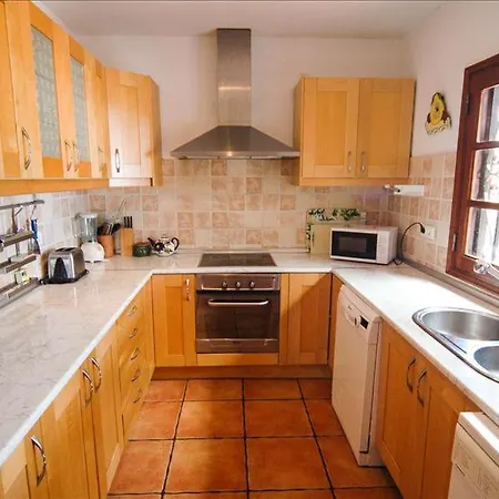 Sleeps 10 With Pool And Wifi Villa Mácher