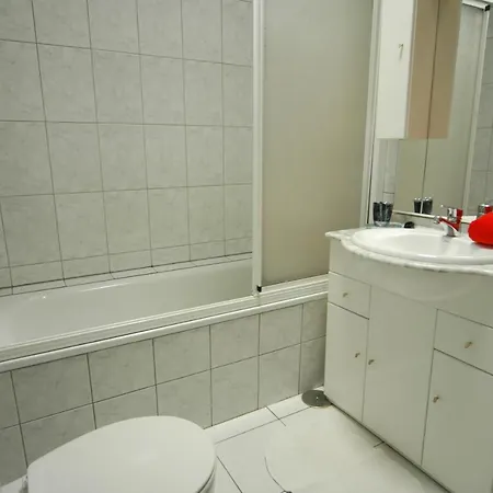 Sleeps 10 With Pool And Wifi *