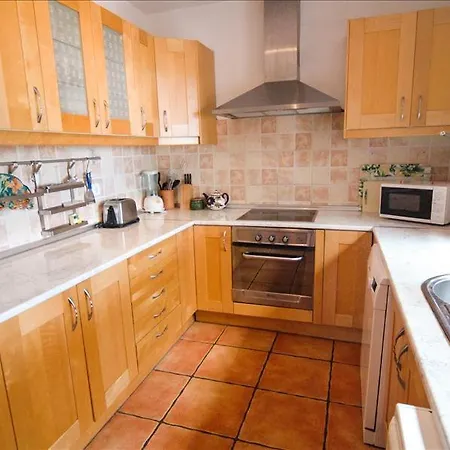 Sleeps 10 With Pool And Wifi *