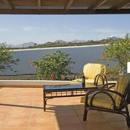 Villa Sleeps 10 With Pool And Wifi