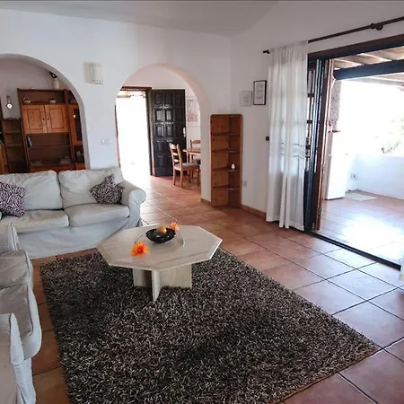 Villa Sleeps 10 With Pool And Wifi *
