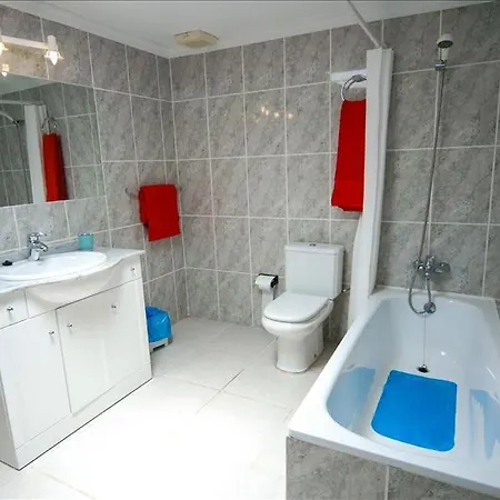Villa Sleeps 10 With Pool And Wifi Mácher