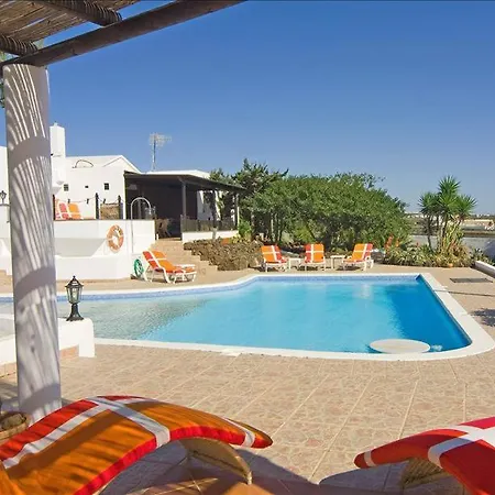 Sleeps 10 With Pool And Wifi Mácher