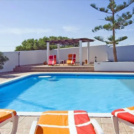 Sleeps 10 With Pool And Wifi فيلة Mácher