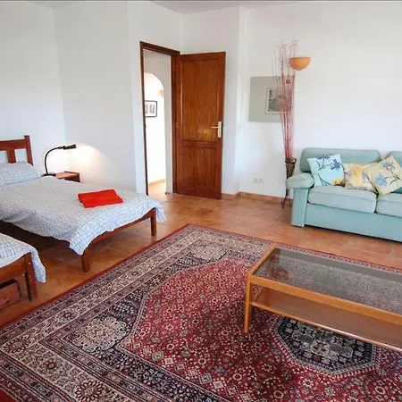 فيلة Sleeps 10 With Pool And Wifi Mácher